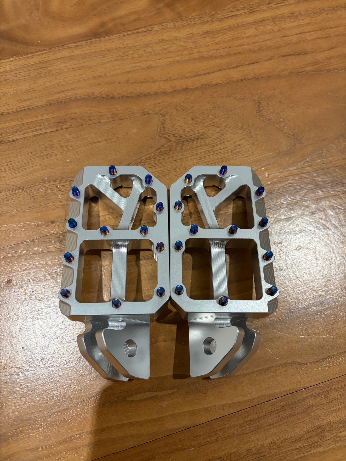 Foot pegs for lbx,eride,x3